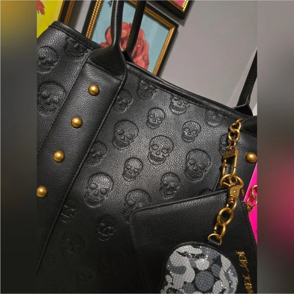 BETSEY JOHNSON Large Skull Embossed Studded XOSTUDDY Tote Bag Black Charm - Picture 9 of 16